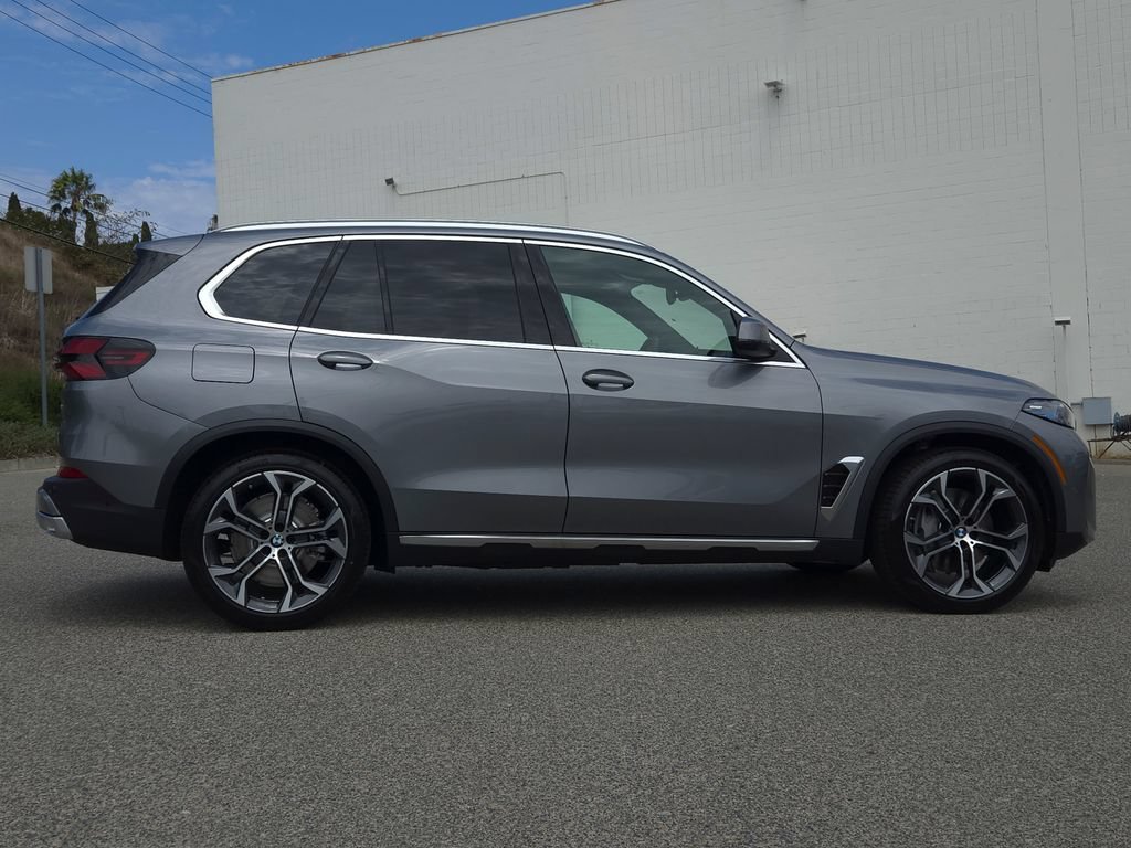 New 2026 Skyscraper Grey Metallic BMW xDrive50e image 3