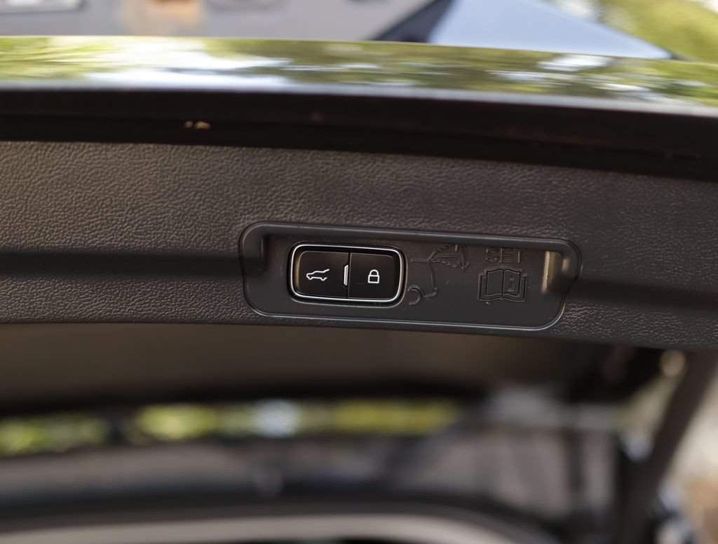 Used 2023 Black Ford XLT image 27