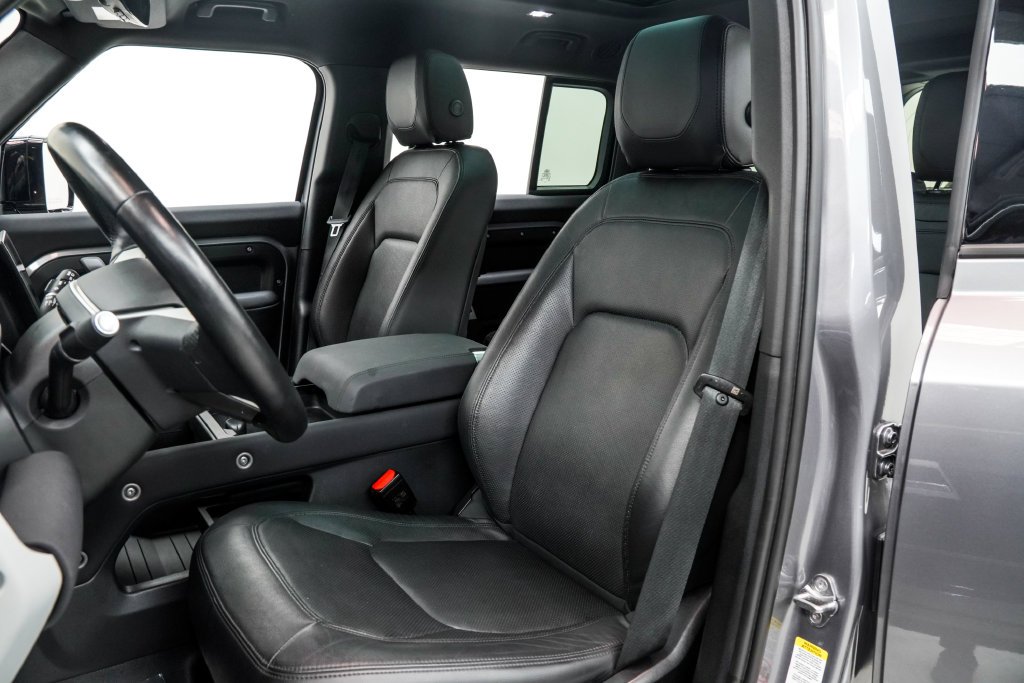 Used 2023 Gray Land Rover SE image 16