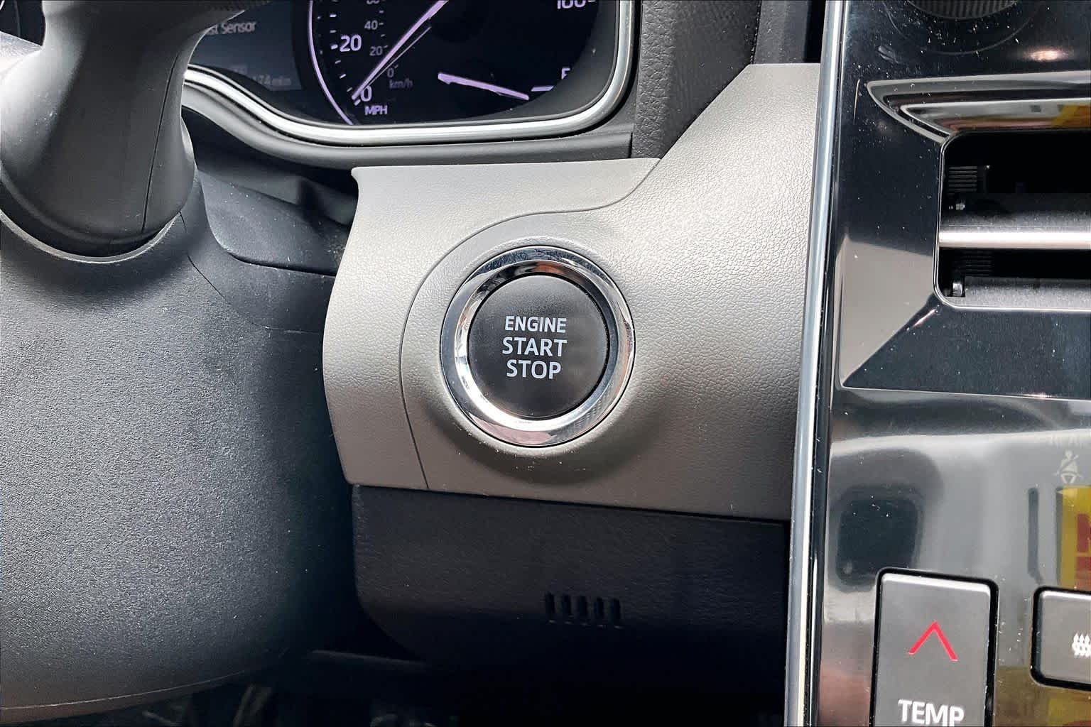 Used 2019 Wind Chill Pearl Toyota Limited image 33