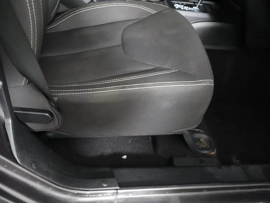 Used 2018 Crystal Metallic Jeep Unlimited Sahara image 26