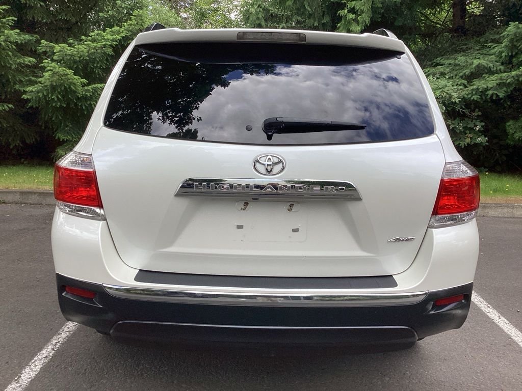 Used 2013 White Toyota Limited image 22