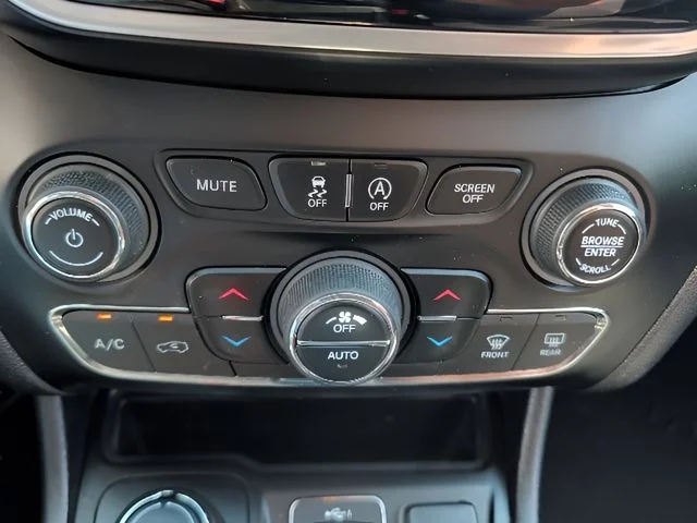 Used 2020 Black Jeep Limited image 25