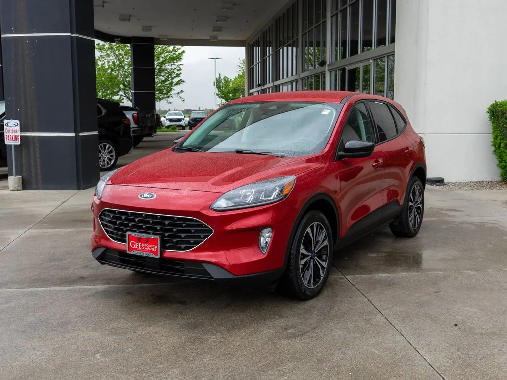 Used 2022 Red Ford SEL image 3