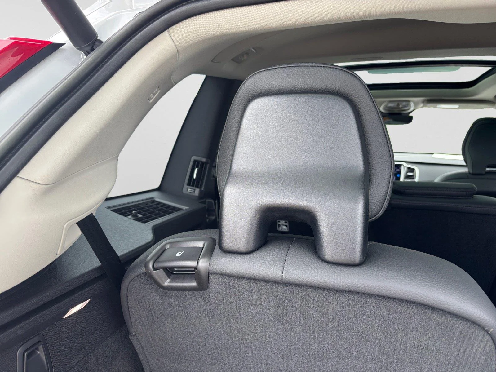 Used 2023 Crystal White Metallic Volvo Plus image 27