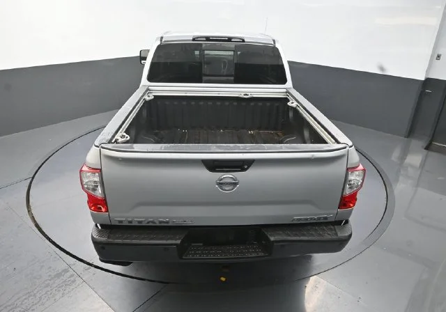 Used 2018 Silver Nissan PRO-4X image 28