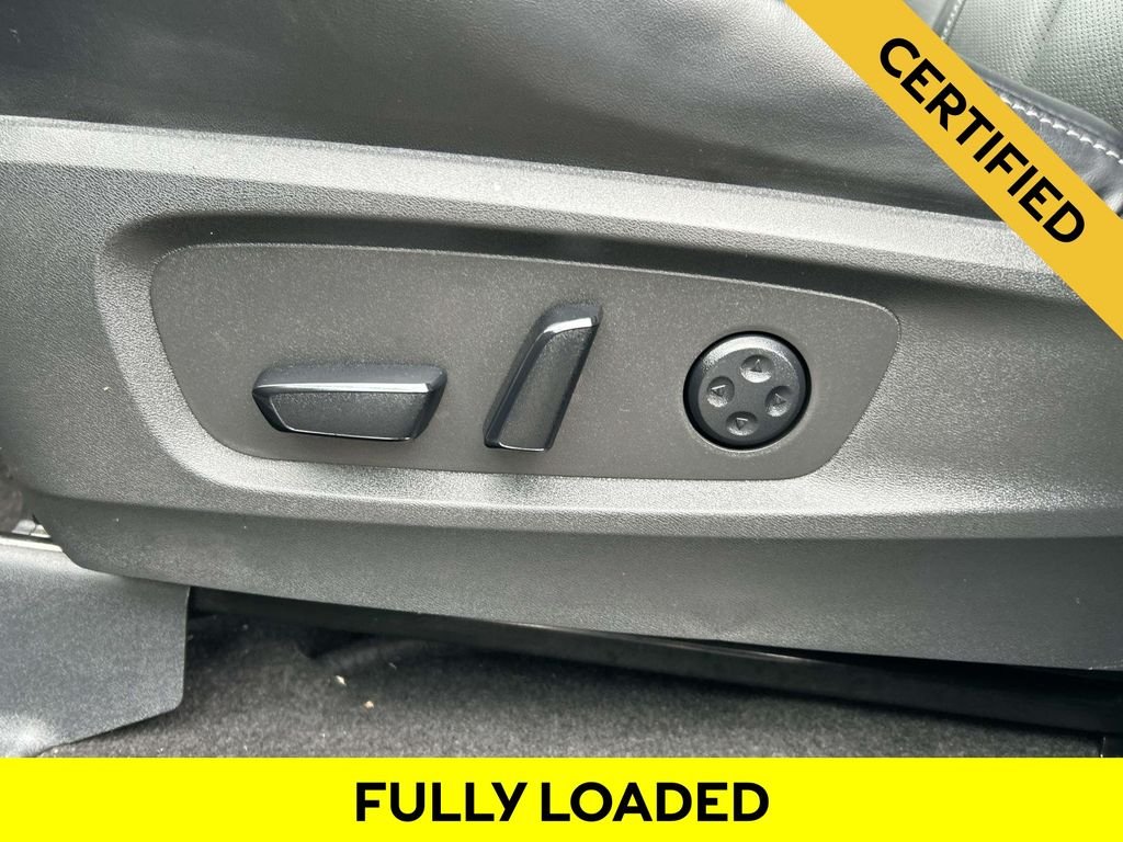 Certified Used 2023 Silver INFINITI LUXE image 19