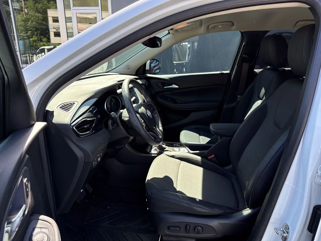 Used 2022 Summit White Buick Select image 18