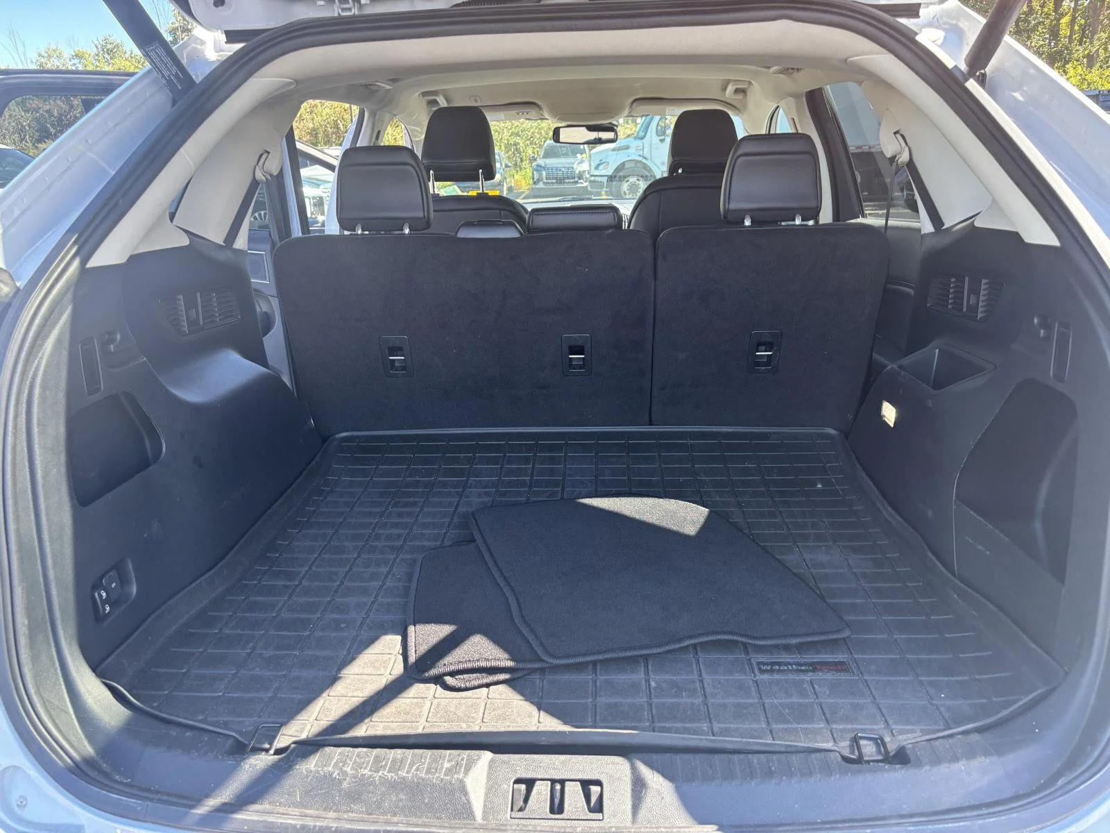 Used 2020 Oxford White Ford SEL image 19