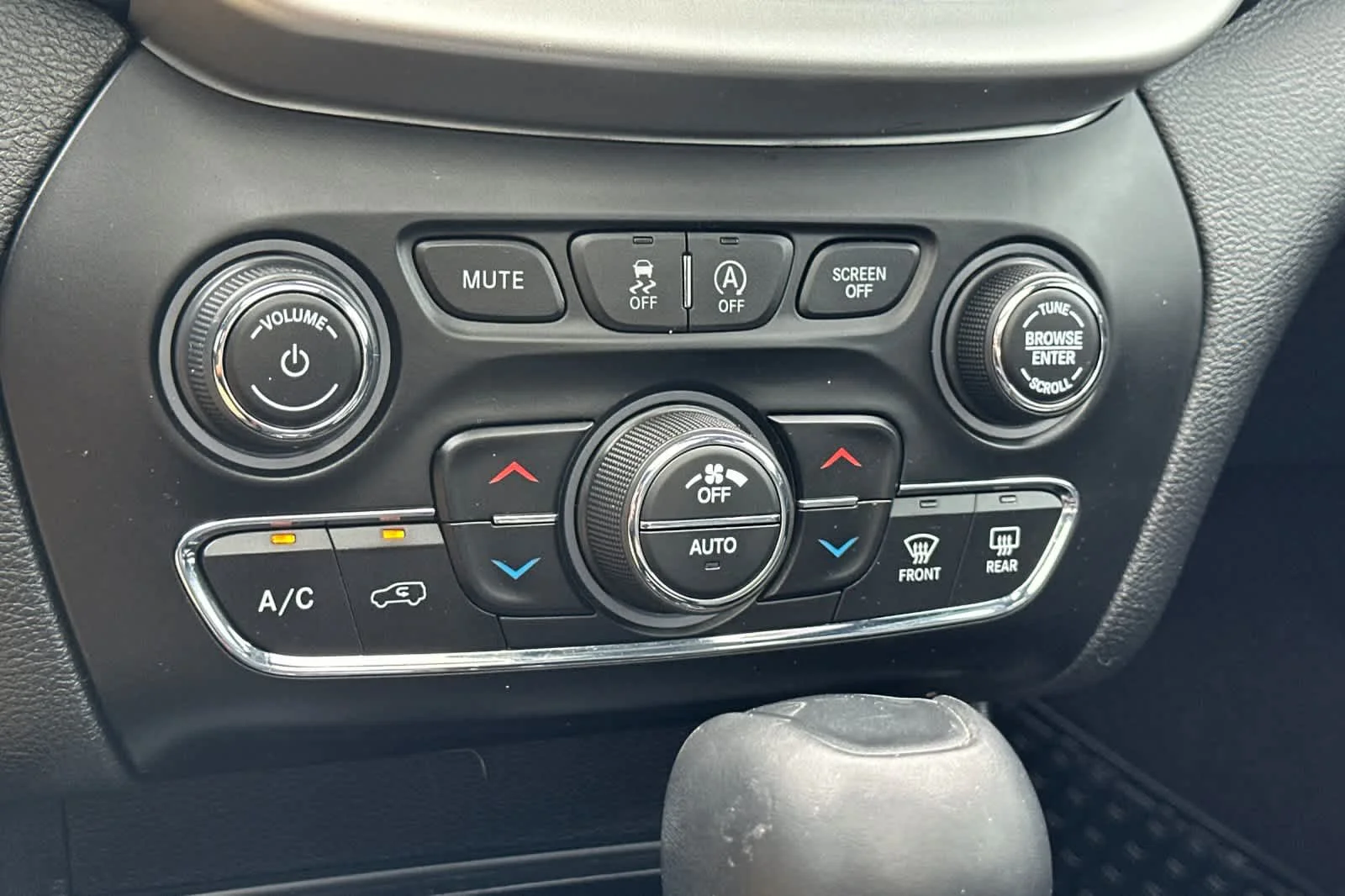 Certified Used 2019 Billet Silver Clearcoat Metallic Jeep Trailhawk Elite image 20