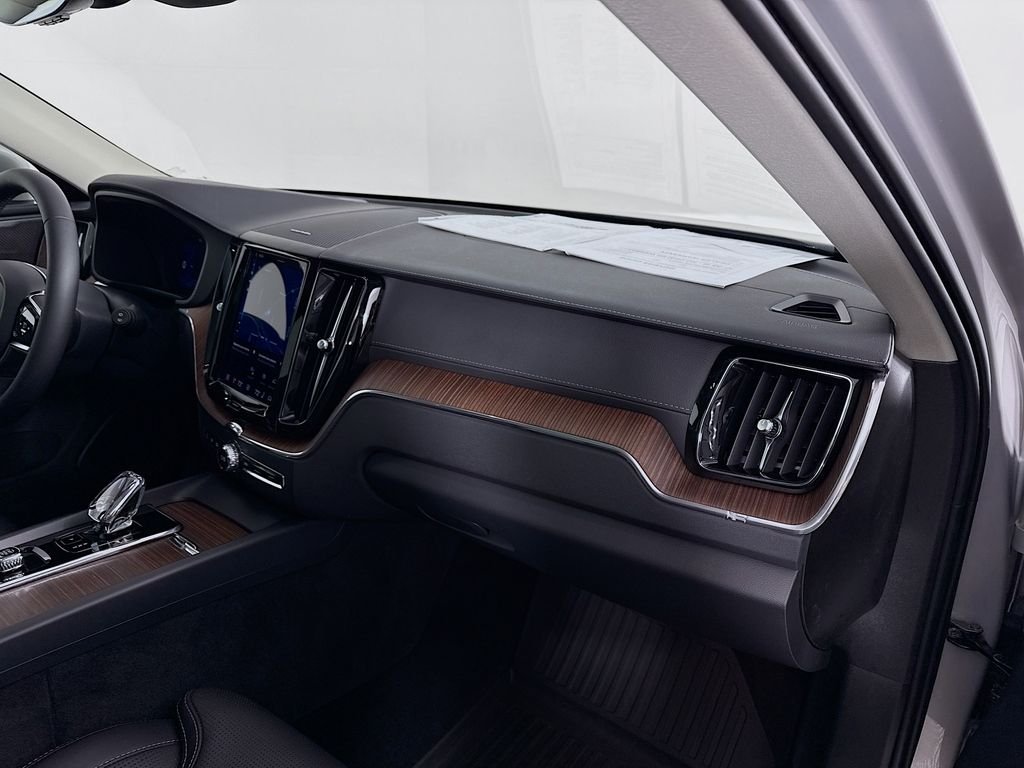 Used 2023 Silver Volvo B5 Ultimate Bright Theme image 31