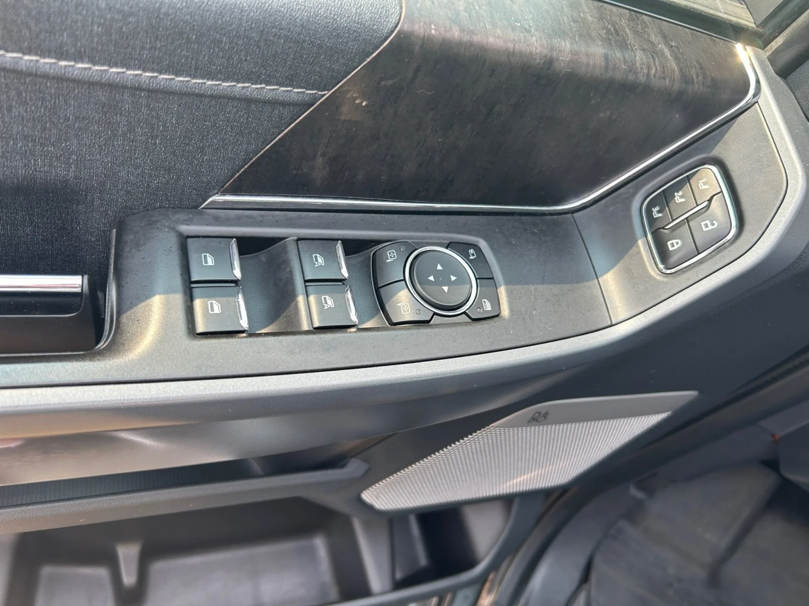 Used 2021  Ford LARIAT SuperCrew   EcoBoost™ image 17