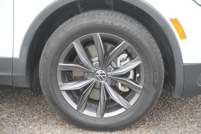 Used 2023 WHITE Volkswagen SE image 5