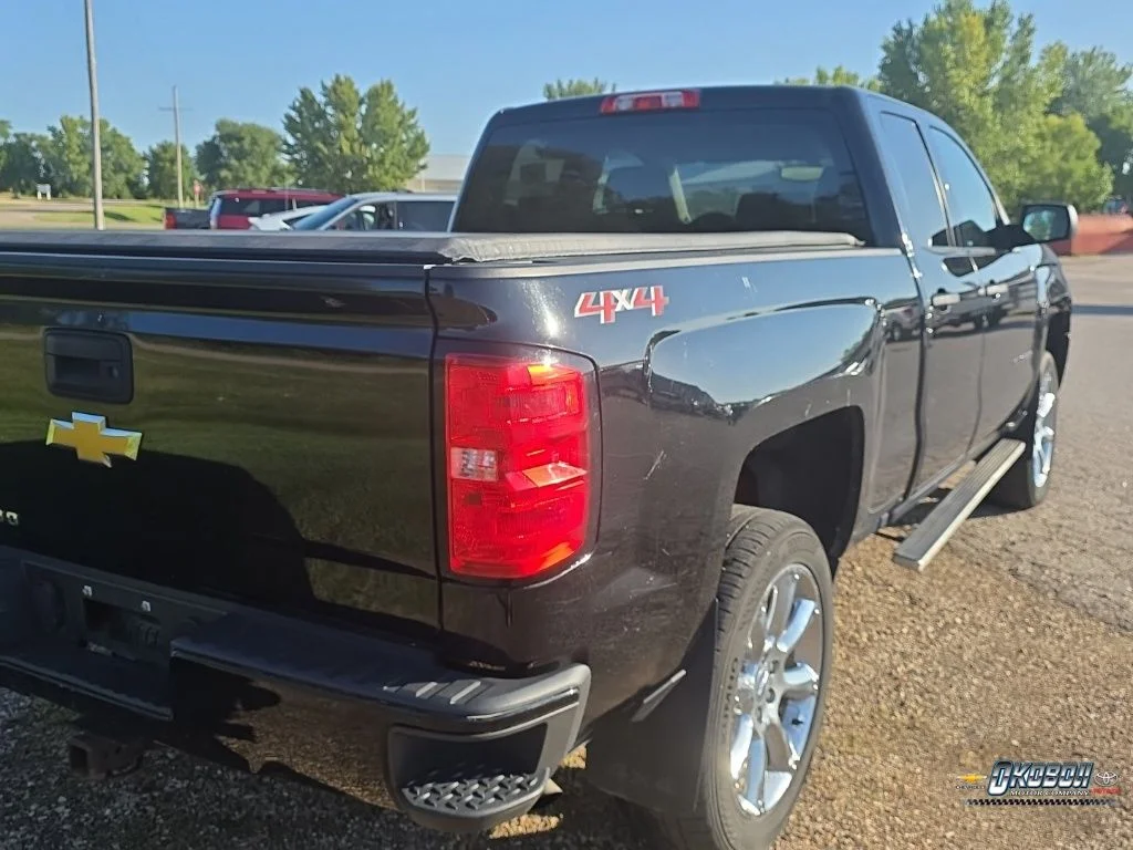 Used 2018 Black Chevrolet Custom image 8