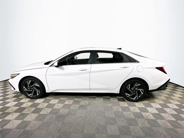 New 2025 White Hyundai SEL Convenience image 6