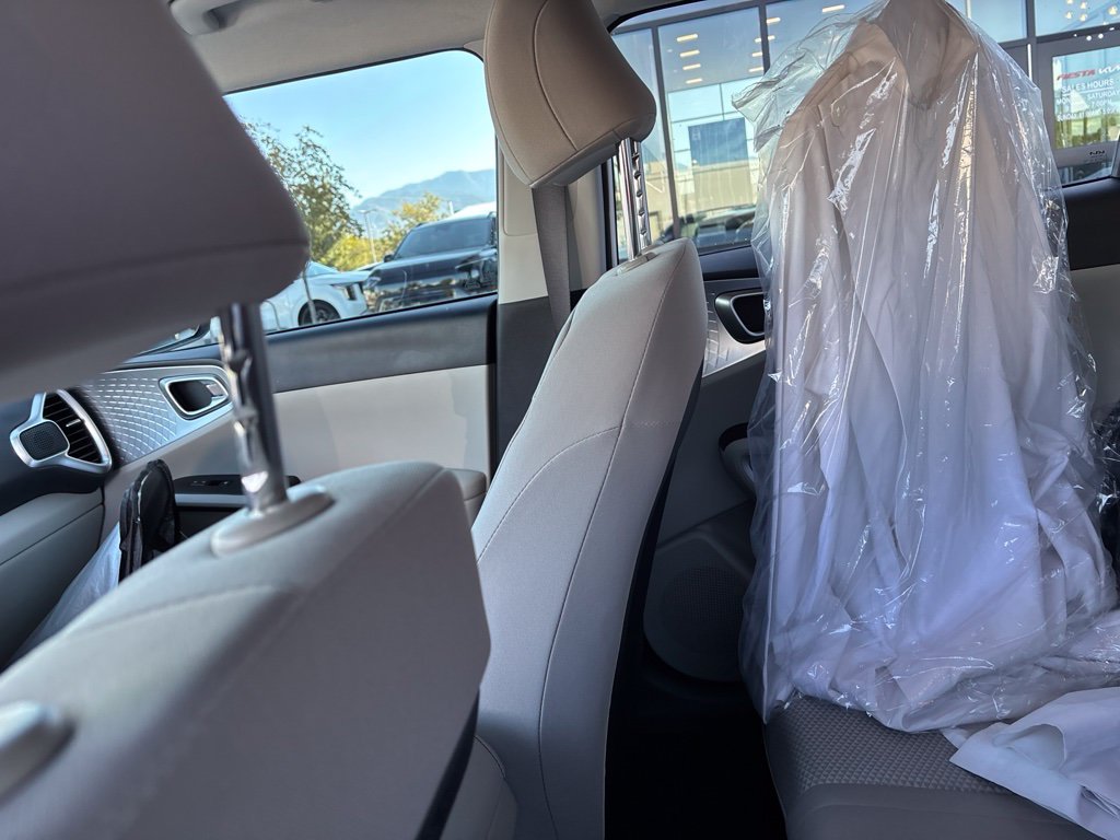 Used 2025 White Kia LX image 33