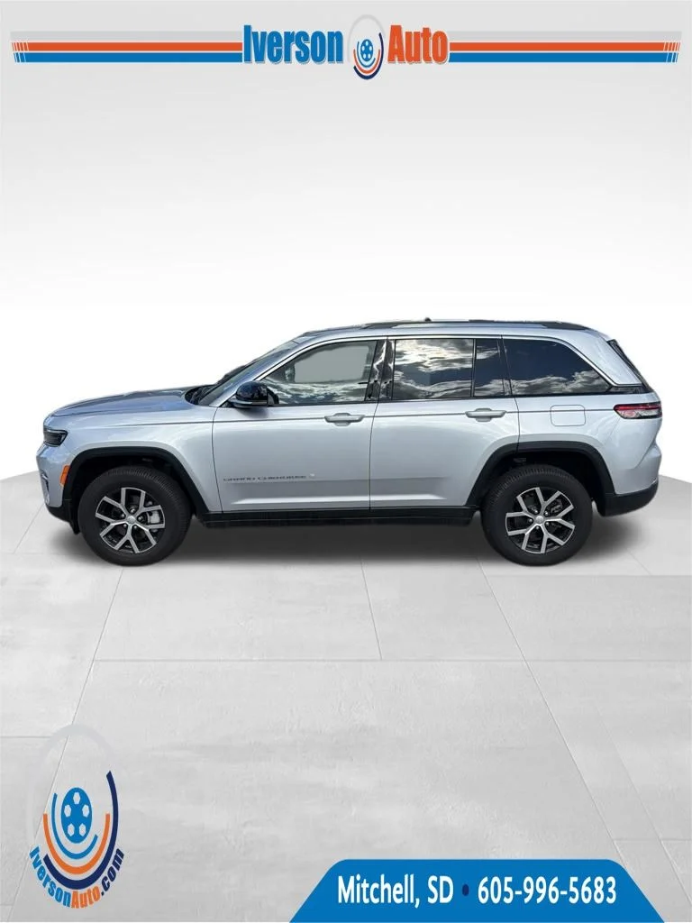 Used 2024 Silver Jeep Limited image 3