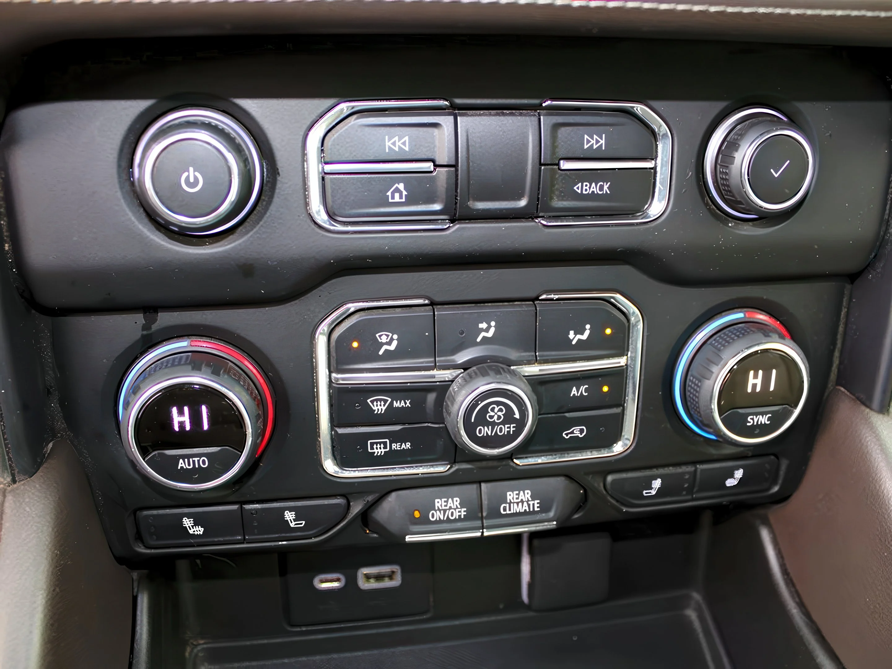 2021 Chevrolet Suburban Z71 - Photo 22