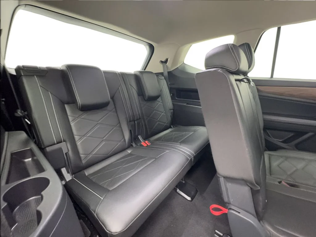 Used 2025 Gray Volkswagen 2.0T SE image 28
