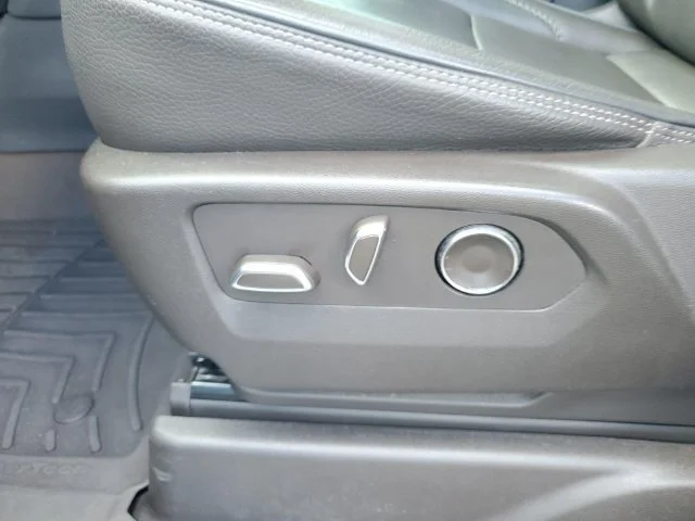 Used 2021 WHITE FROST TRICOAT GMC Denali image 12