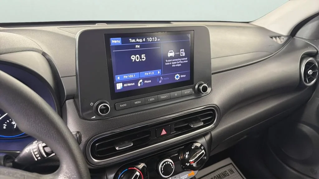 Used 2022 Silver Hyundai SE image 21