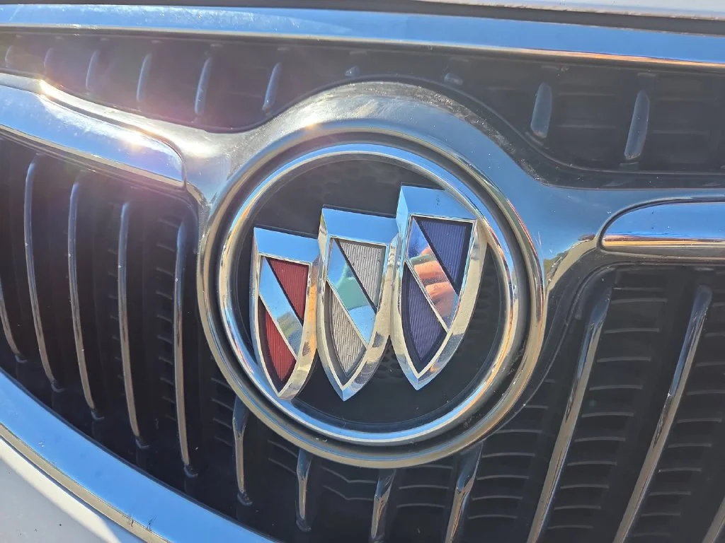 Used 2019 White Buick Essence image 22