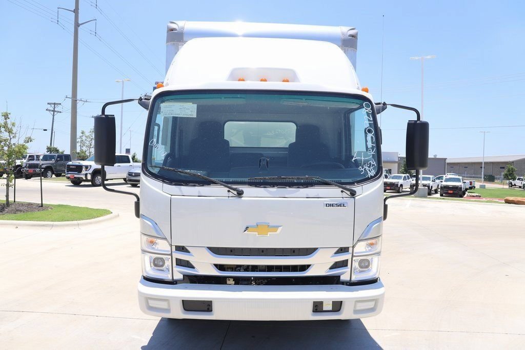 New 2024 Arc White Chevrolet Standard image 2