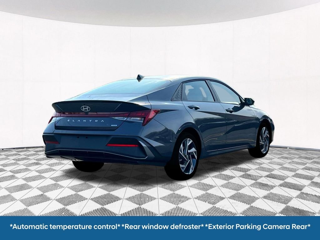 2025 Hyundai Elantra Blue - Photo 11