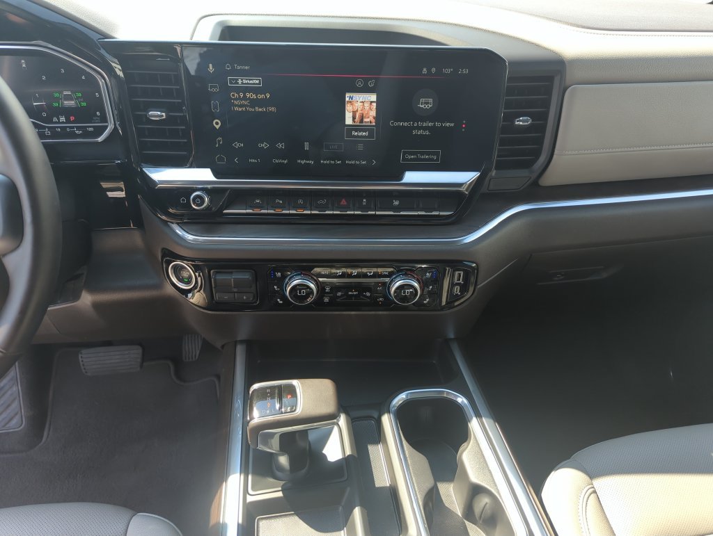 Used 2025 White GMC SLT image 23
