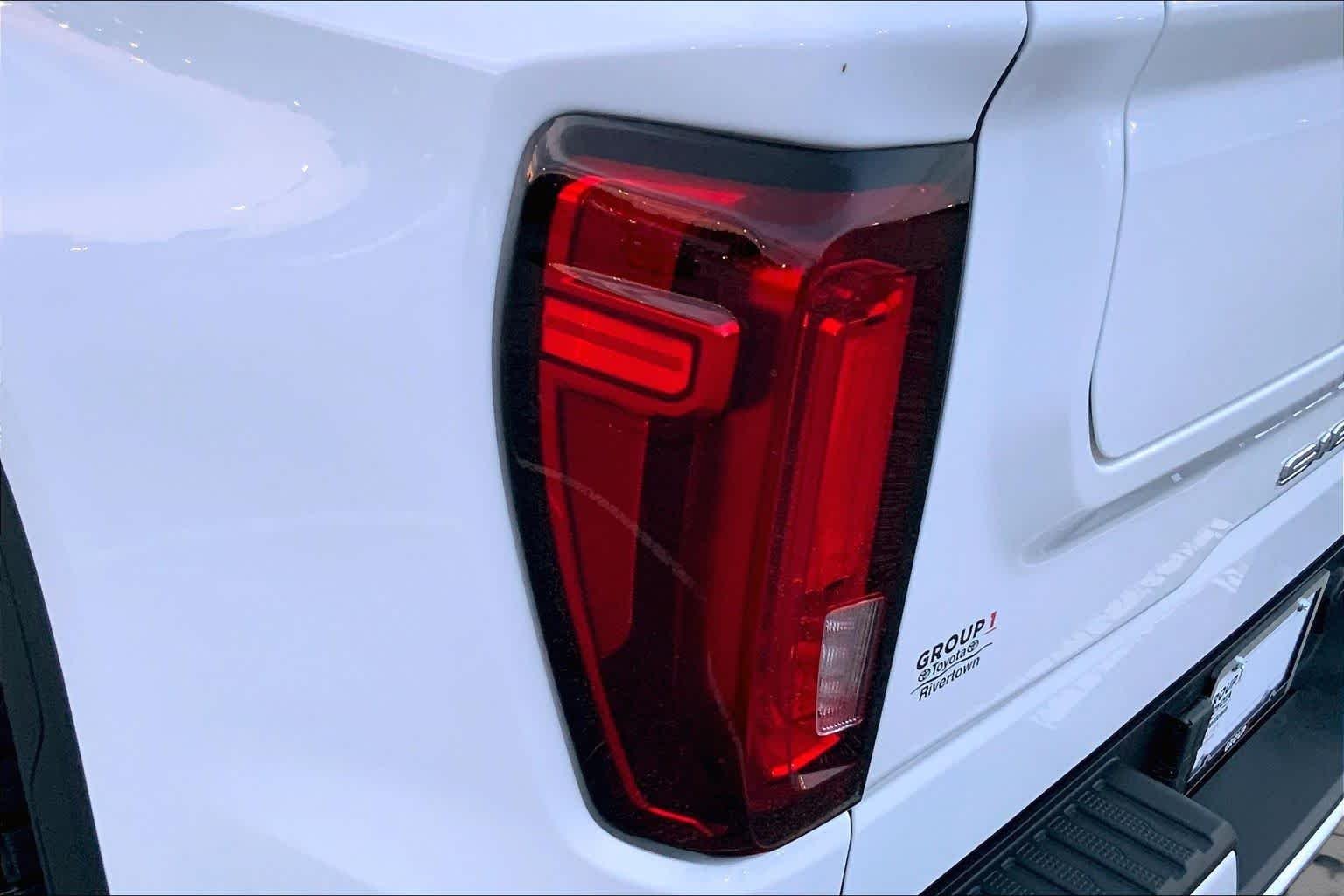 Used 2025 Summit White GMC AT4 image 27