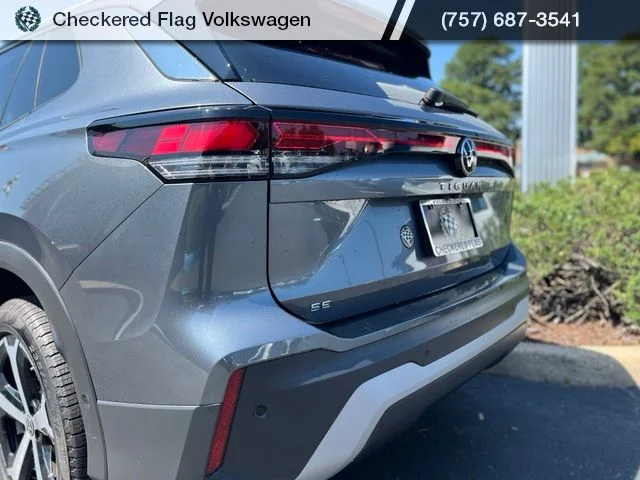 Used 2025 Platinum Gray Metallic Volkswagen 2.0T SE image 9