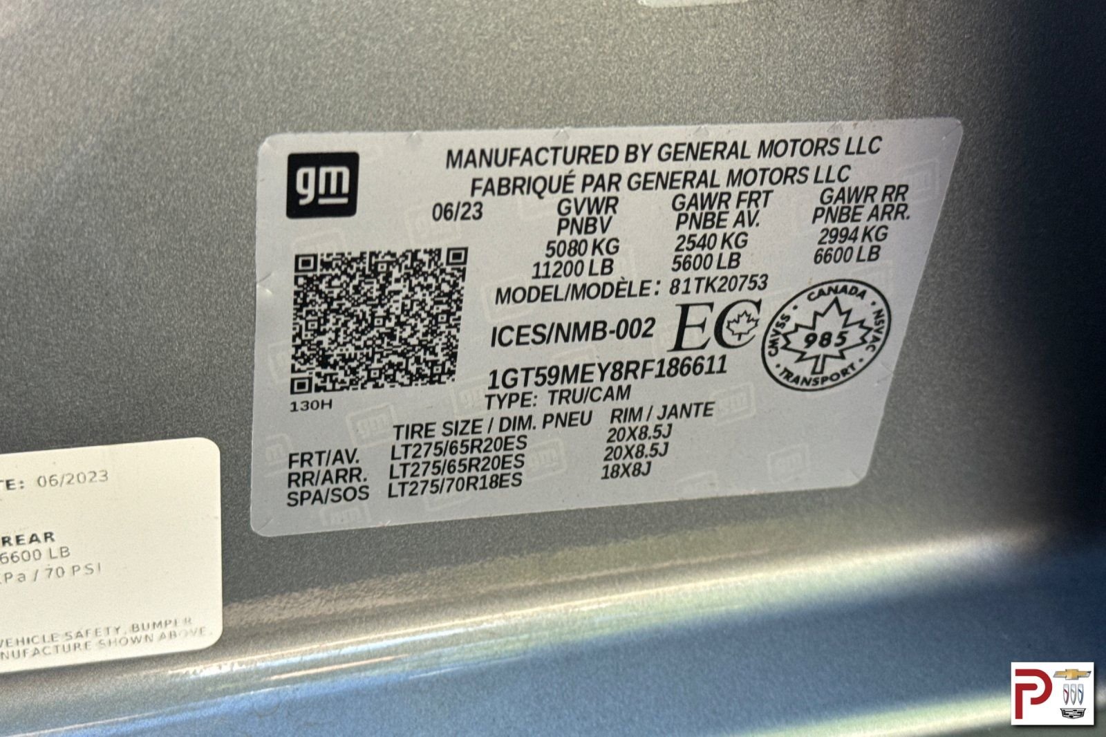 Used 2024 Gray GMC SLE image 33