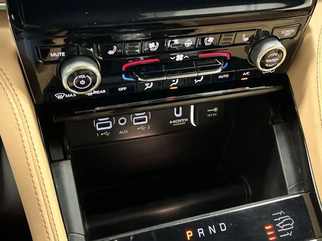 Used 2023 White Jeep Summit image 19