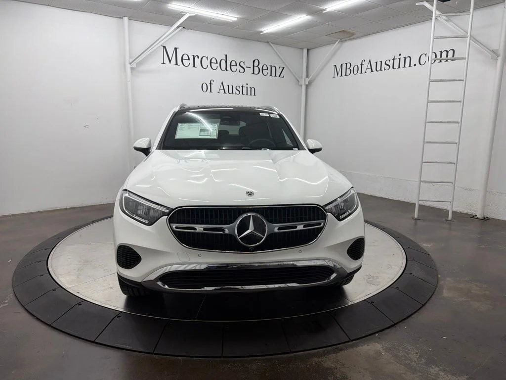 New 2027 White Mercedes-Benz GLC 300 image 2