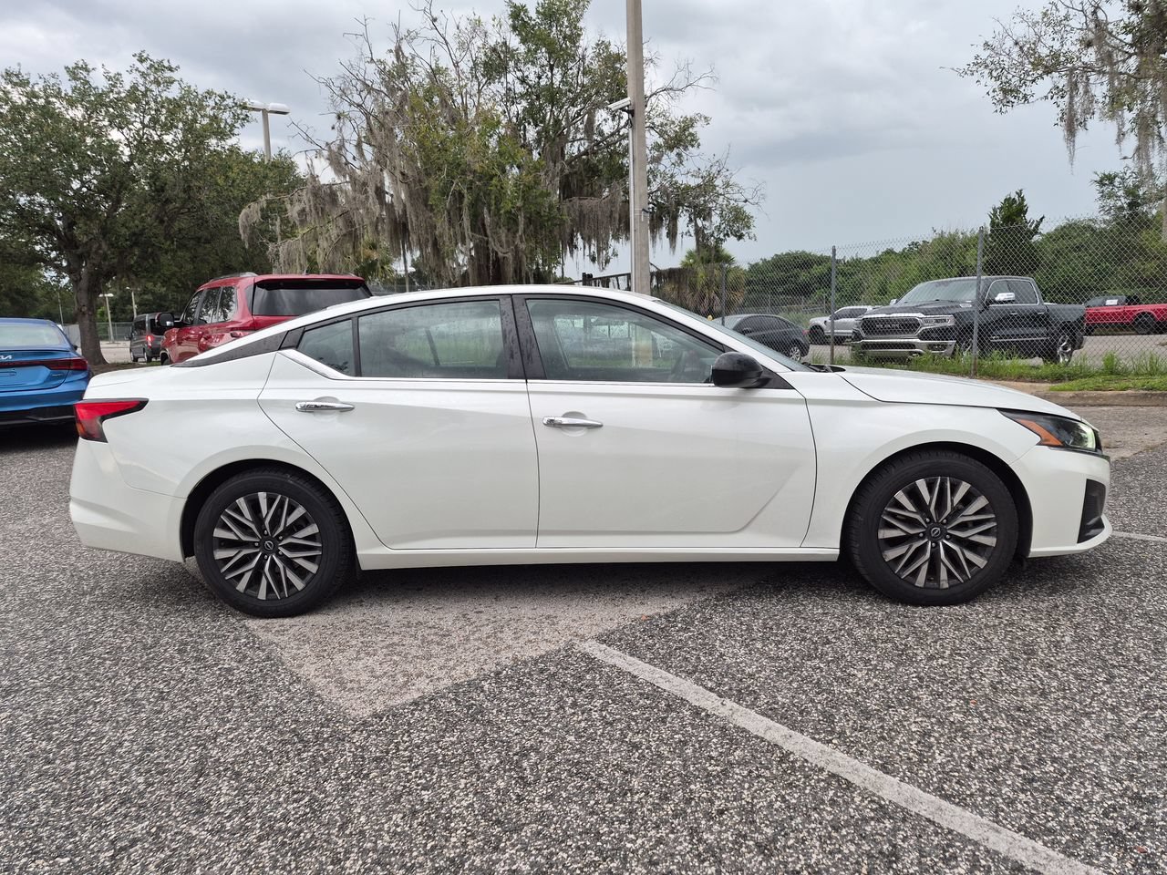 Used 2024 Nissan Altima SV with VIN 1N4BL4DV1RN412818 for sale in Raytown, MO