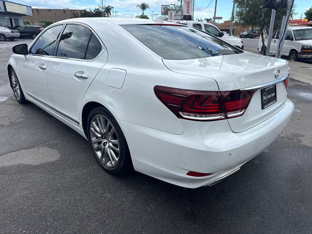 Used 2014 White Lexus 460 image 4