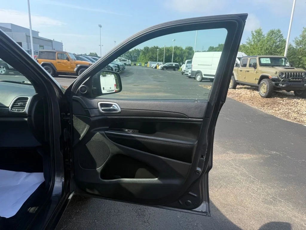 Used 2018 Gray Jeep Altitude image 52