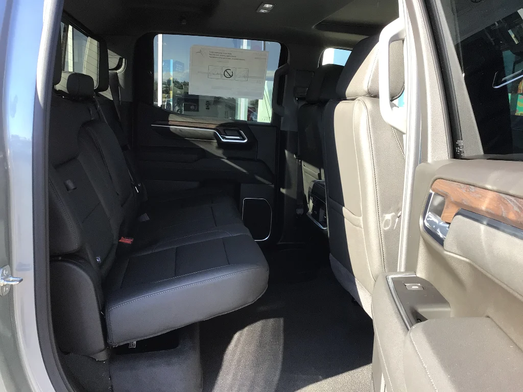 2026 GMC Sierra 1500 SLT - Photo 8