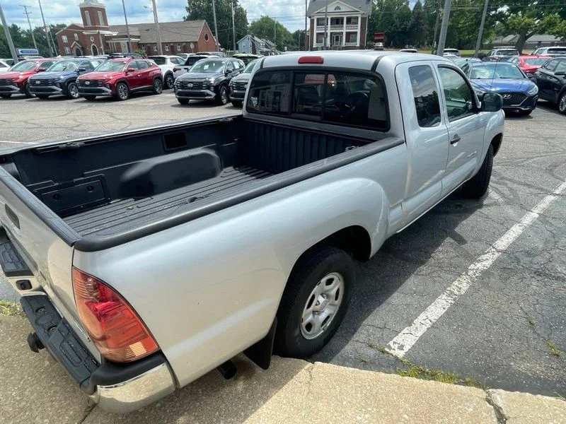 Used 2005 Silver Toyota Base image 5