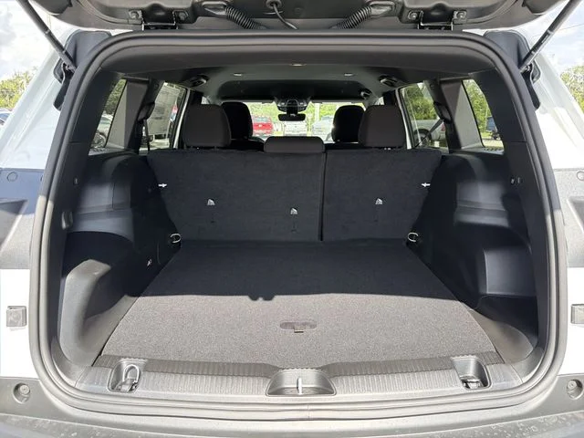 New 2026 Bright White Clear-Coat Exterior Paint Jeep Laredo image 10