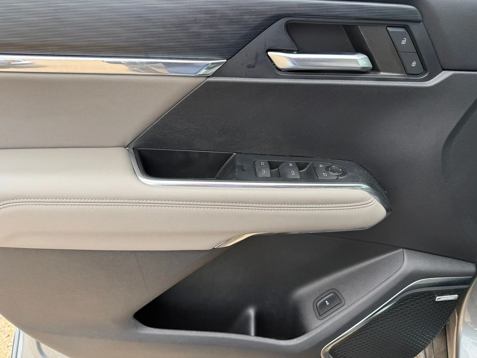 Used 2024 Silver GMC Elevation image 12