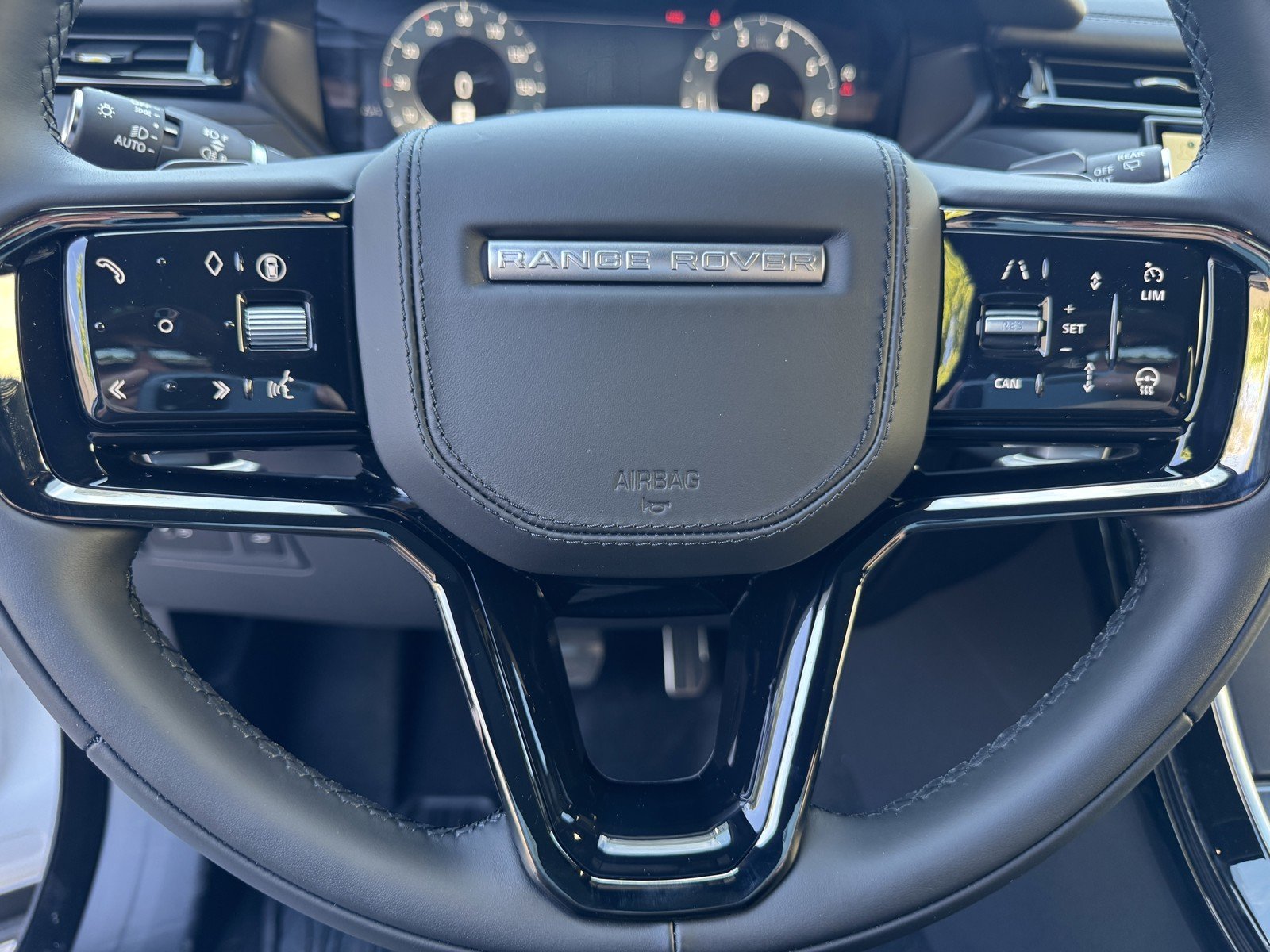 New 2026 Fuji White LAND ROVER Dynamic SE image 20