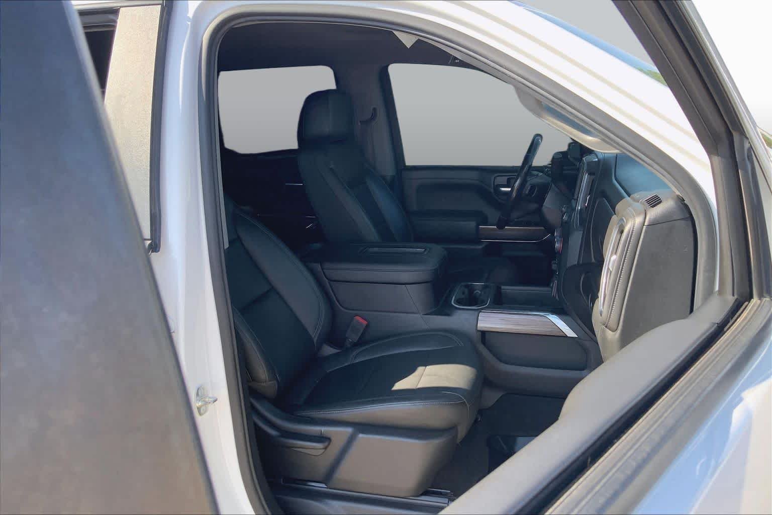 Used 2019 Summit White Chevrolet RST image 9