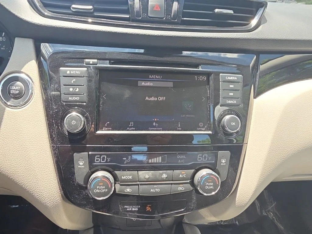 Used 2021 White Nissan SV image 18