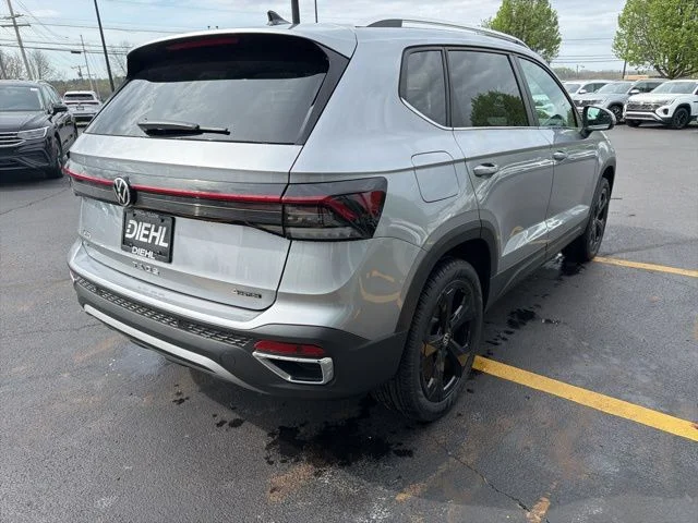 2025 Volkswagen Taos SEL - Photo 8