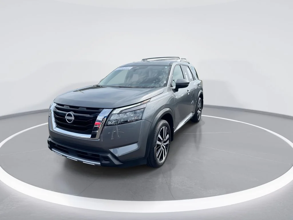 Used 2025 Gray Nissan Platinum image 4