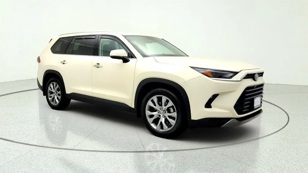 Used 2024 Wind Chill Pearl Toyota Limited AWD image 3