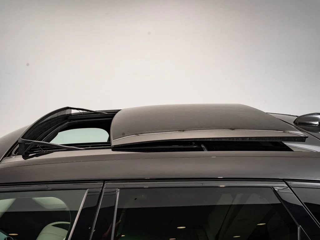 Used 2023 Fuji White Land Rover R-Dynamic S MHEV image 14