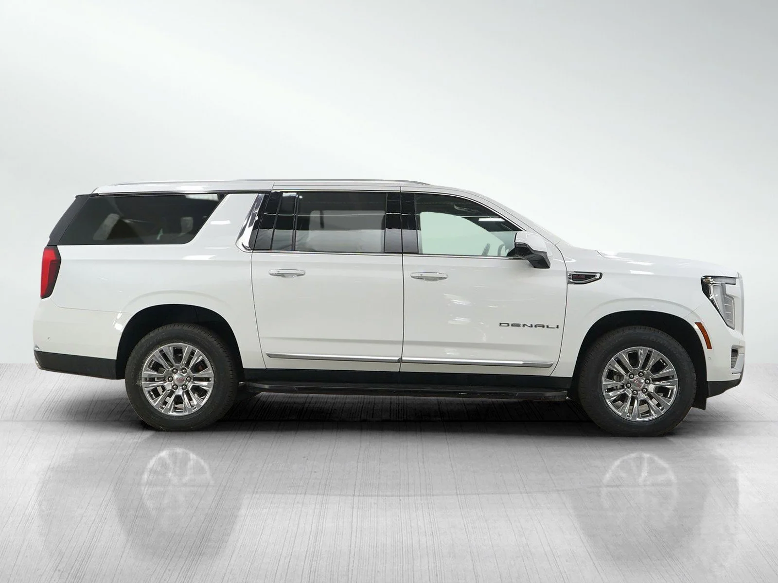 Used 2025 Summit White GMC Denali image 6