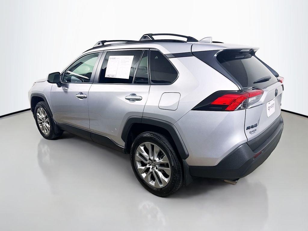 Used 2024 Silver Sky Metallic Toyota XLE Premium image 5